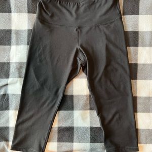 Old Navy crop elevate legging, go dry, black